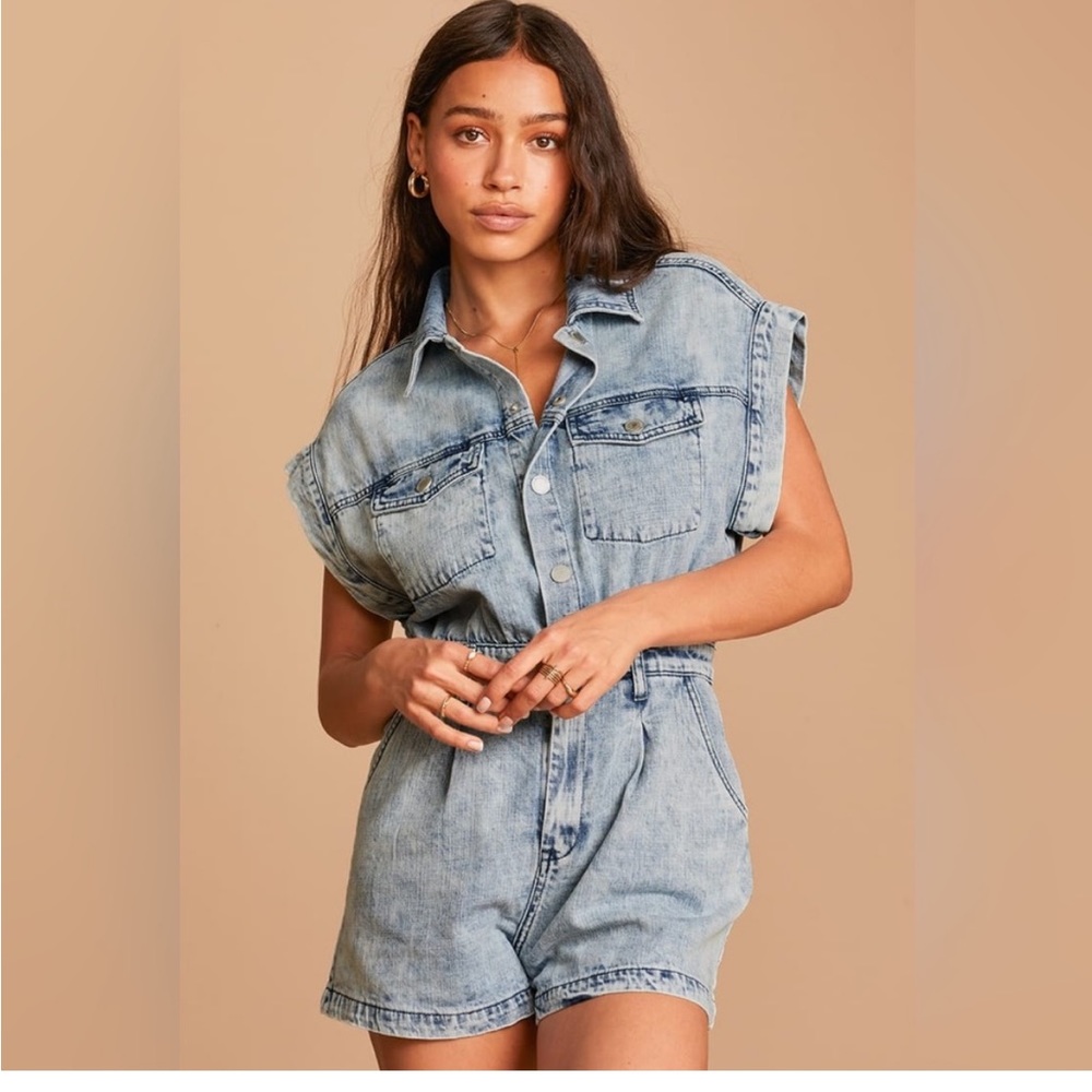 BlankNYC light wash denim short sleeve romper size S - Picture 3 of 13